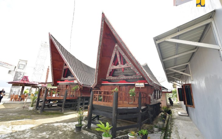 Sarhunta Danau Toba
