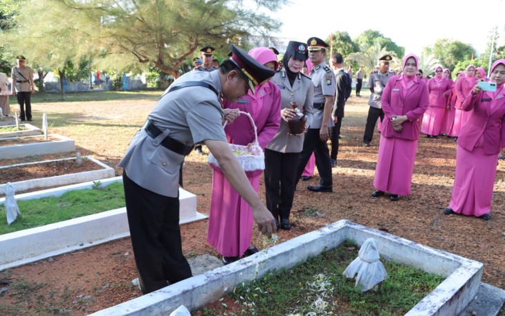 Kapolres Bintan Pimpin Ziarah Ke Makam Pahlawan Dwikora