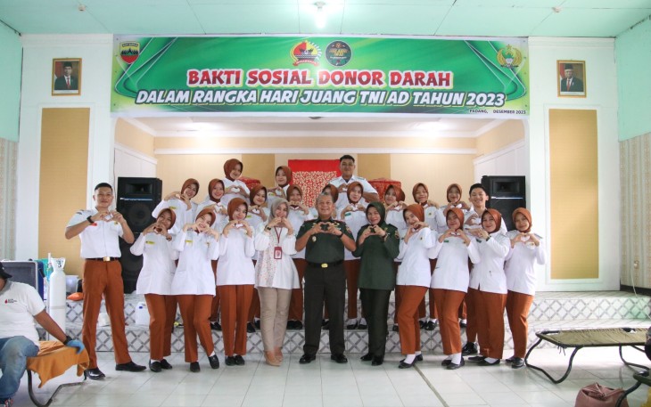 Hari Juang Kartika TNI-AD ke 78 Tahun 2023 Korem 032/Wirabraja gelar Bakti Sosial Donor darah di Aula Akper Kedam I/BB Padang Denkesyah 01.04.04 Padang, Selasa (12/12/2023)
