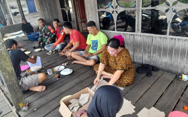 Babinsa Koramil 1001-08/Sei Pandan Laksanakan Komsos Dengan Warga 