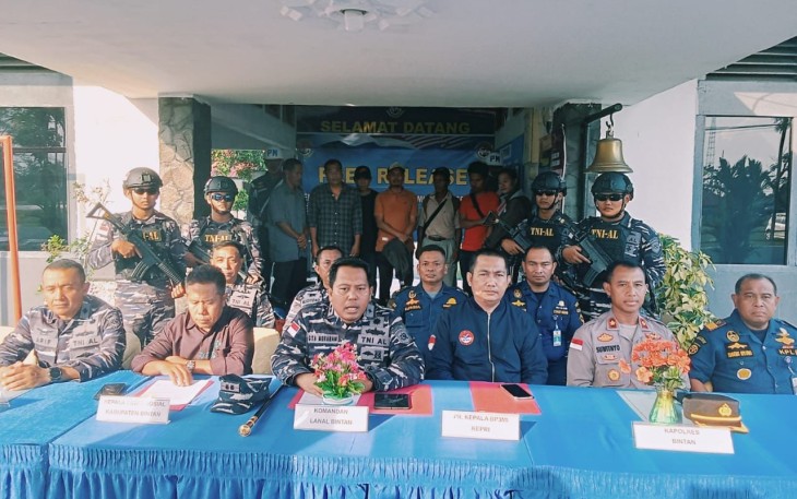 Tim Gabungan TNI AL saat Konferensi Pers