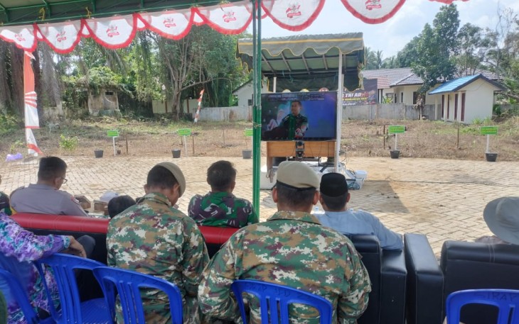  Kodim 1001/HSU-Balangan gelar Penanaman Pohon dalam rangka Hari Juang TNI-AD dengan tema "TNI-AD bersatu dengan alam membangun NKRI serta dilaksanakan Vidcon bersama dengan Kasad yang bertempat di Lapangan Expo Mungkur Uyam, Ds. Mungkur Uyam, Kecamatan Juai, Kabupaten Balangan, Kamis (14/12/2023)