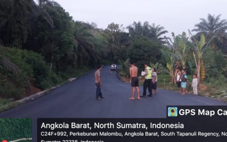 Pesonel Lantas Polsek Batang Toru saat melakukan cek dan olah TKP di lokasi kejadian