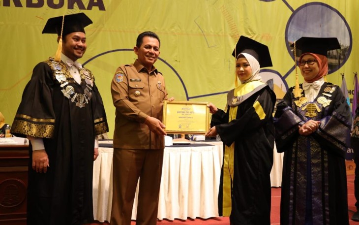 Gubernur Ansar saat Hadiri Wisuda UT Batam