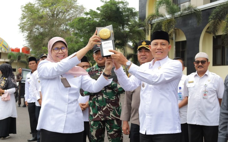 Wakil Bupati Sabar AS dan Pasukan Orange Sambut Piala Adipura