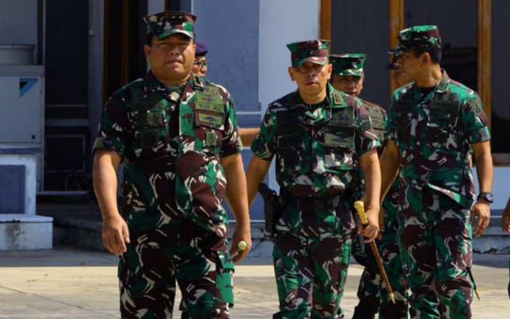 Komandan Puspenerbal Laksmana Muda TNI Dr.Imam Musani dan beberapa Pangkotama TNI AL bertolak dari Baseops Lanudal Juanda dengan menggunakan tiga Pesud TNl AL 