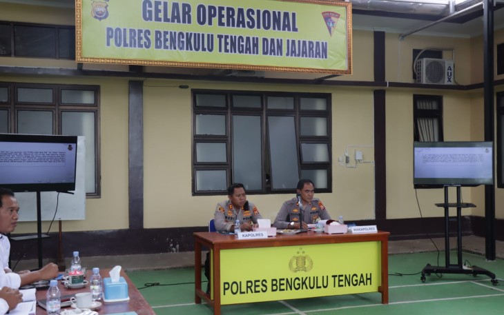Kapolres Bengkulu Tengah saat Pimpin Anev Bulanan