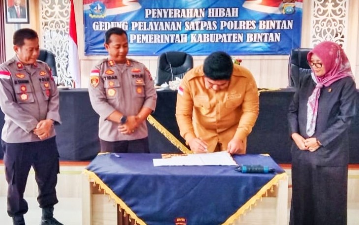 Penyerahan Hibah Gedung Pelayanan Satpas Dari Pemkab Bintan