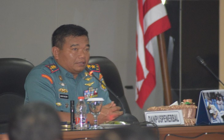 Komandan Puspenerbal Laksda TNl Dr. Imam Musani memimpin langsung jalannya evaluasi.