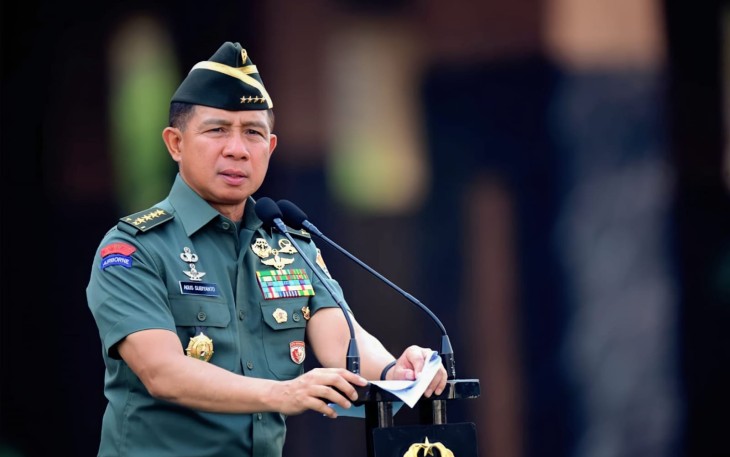 Kasad Jenderal TNI Agus Subiyanto, S.E., M.Si., saat memimpin Apel Bersama yang diikuti personel Militer dan PNS di lingkungan Markas Besar Angkatan Darat (Mabesad), bertempat di Lapangan Upacara Mabesad, Jakarta, Selasa (21/11/2023).