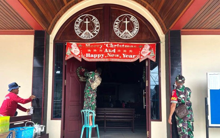 Koramil Loa Janan Gelar Karya Bhakti Pembersihan Gereja