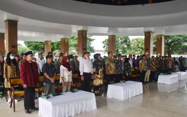  Petani anggota HKTI Kabupaten Karanganyar saat mengikuti kegiatan sosialisasi penyuluhan P4GN, di Rumdin Bupati setempat, Rabu (1/3/2023) pagi.