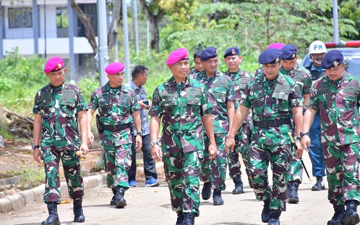 Danlantamal VI Dampingi Dankodiklatal Laksanakan Tour Facility di Satdik-2 Makassar