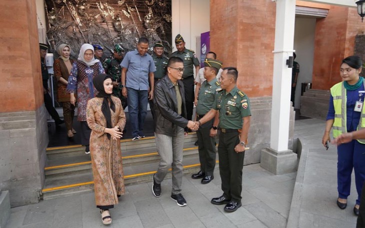 Pangdam IX/Udayana saat Mengantarkan Mayjen TNI Sonny Aprianto Untuk Berdinas di Jakarta