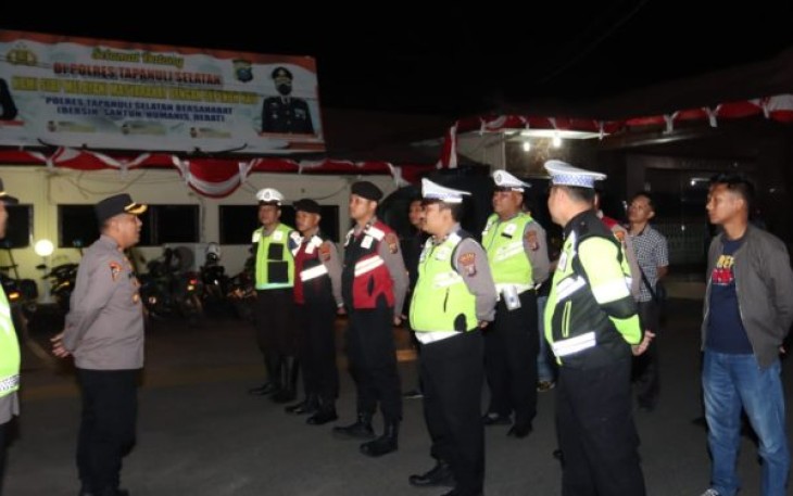 Dalam rangka antisipasi berbagai macam gangguan keamanan dan ketertiban masyarakat (Guantibmas) pada Libur Hari Raya ‘Idul Adha 1444 Hijriah, jajaran Polres Tapanuli Selatan (Tapsel) dan Polsek jajaran, menggelar Patroli skala besar di sejumlah titik, Sabtu (1/7/2023)