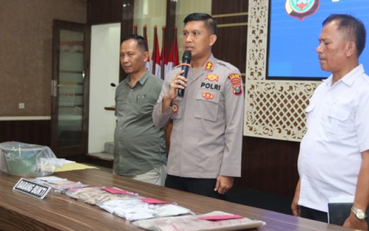 Kapolres Tapanuli Selatan (Tapsel), AKBP Imam Zamroni, SIK, MH, saat gelaran konferensi Pers