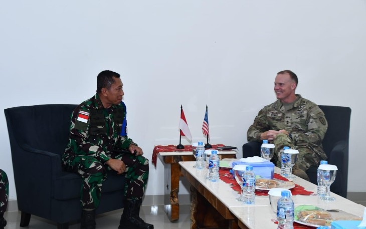 Mayjen Marcus Evans, Panglima Divisi Infanteri ke-25 Angkatan Darat AS di Schofield Barracks, Hawaii, saat  pertemuan dengan Panglima Divisi 2 Kostrad Mayjen TNI Haryanto, S.I.P., M.Tr. (Han) selaku Komandan Satuan Tugas (Dansatgas) Latgabma Super Garuda Shield 2023 beserta staf Satgas.