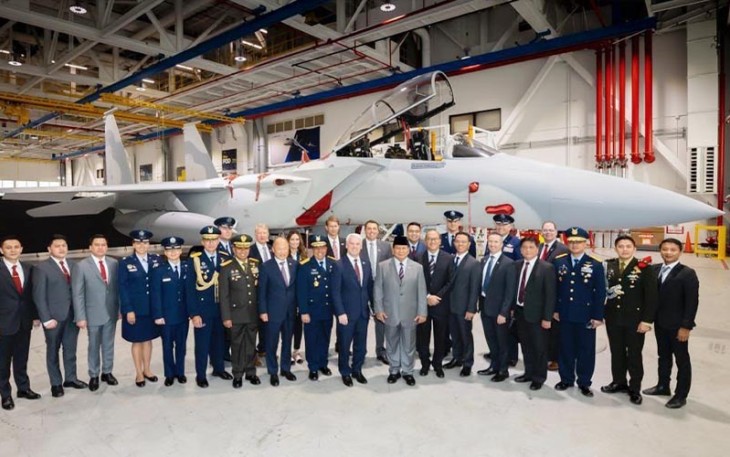 Foto bersama usai Penandatanganan MoU komitmen pembelian 24 Unit Pesawat Tempur F-15EX.