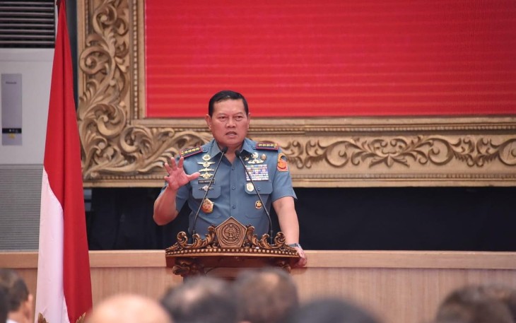 anglima TNI Laksamana TNI Yudo Margono, S.E., M.M. saat memberikan pengarahan kepada Pangkotama di jajaran TNI, bertempat di Aula Gatot Soebroto Mabes TNI, Cilangkap, Jakarta Timur, Selasa (12/9/2023).