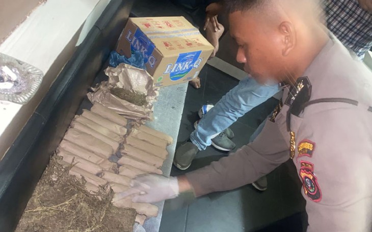 Polisi saat sita barang bukti