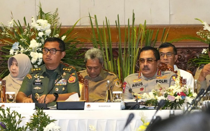 Kasum TNI Letjen TNI Bambang Ismawan, S.E., M.M. saat menghadiri Rapat Koordinasi Karhutla dan Usulan Rakor Polhukam Pembahasan Tentang Peningkatan Upaya Penanggulangan Karhutla Pada Masa El-Nino Tahun 2023, di Auditorium Dr. Soedjarwo, Gedung Manggala Wanabakti Kementerian LHK, Jakarta Pusat, Senin (9/10/2023).