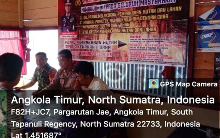 Bhabinkamtibmas Polsek Sipirok, Aiptu Anwar S Harahap, saat himbau warga untuk sama-sama cegah terjadinya kebakaran hutan dan lahan (Karhutla), Kamis (6/4/2023) pagi.
