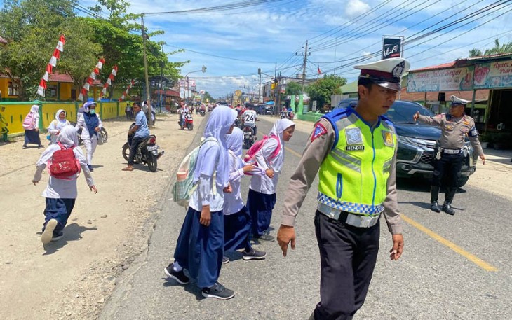 Gatur Lalin Petugas Satlantas Polres Aceh Timur