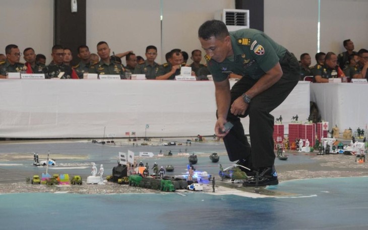 Tactical Floor Game (TFG) pengamanan KTT AIS Forum di Aula Supardi Makodam IX/Udayana, Denpasar, Bali. Senin (2/10/2023).