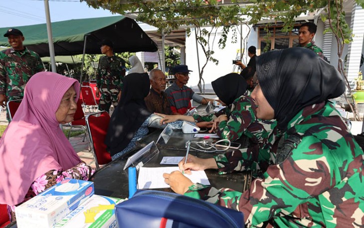 Danlantamal V saatIkuti Bakti Sosial Peringati HUT Ke-78 TNI di Madiun