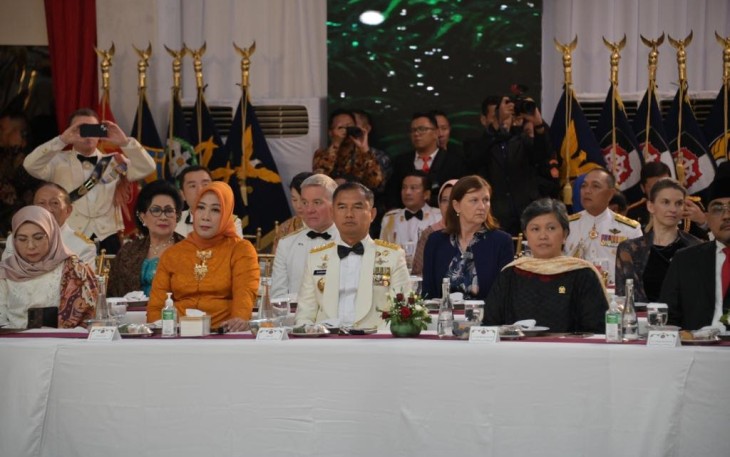 Kasum TNI Letnan Jenderal TNI Bambang Ismawan, S.E., M.M., mewakili Panglima TNI Laksmaana TNI Yudo Margono, S.E., M.M., menghadiri acara Gala Dinner di Kementerian Pertahanan (Kemhan) Jakarta Pusat pada Senin (9/10/2023).
