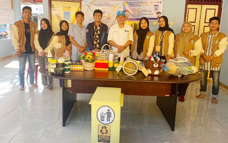 Foto bersama Mahasiswa Kukerta Cempaka Permai Unihaz