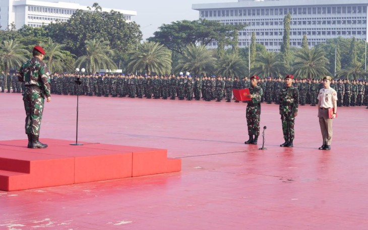 Komandan Komando Operasi Khusus TNI Mayor Jenderal TNI Joko P. Putranto, M.Sc. selaku Inspektur upacara pada Upacara Tujuh Belasan dilapangan Plaza Soedirman Markas Besar TNI Cilangkap, Jakarta Timur, Jumat (17/3/2023).