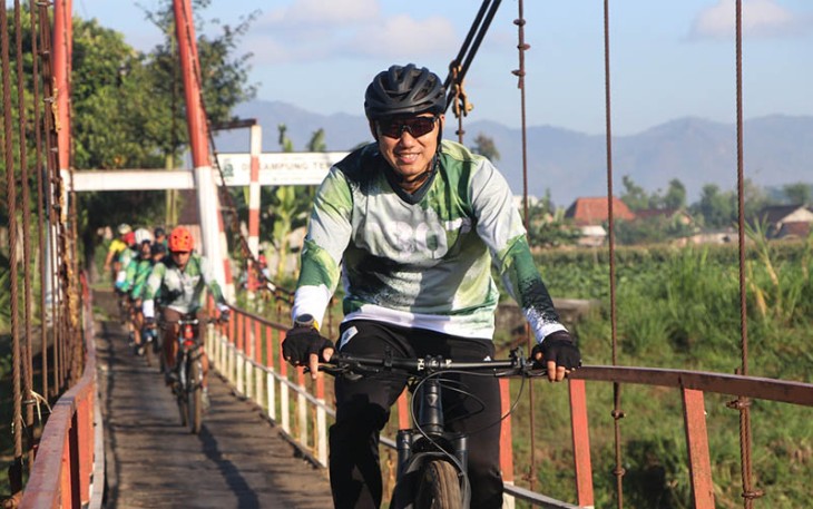 Dandim Tulungagung saat Bersafari MTB Susuri Jalan Desa