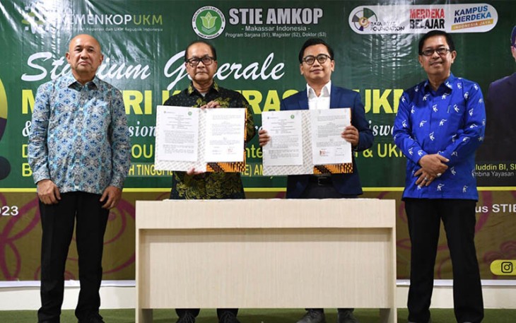 MenKopUKM Teten Masduki dalam Kuliah Umum di STIE AMKOP Makassar bertajuk Membangun Wirausaha yang Berdaya Saing Menuju Indonesia Maju 2045 di Makassar, Sabtu (2/12).