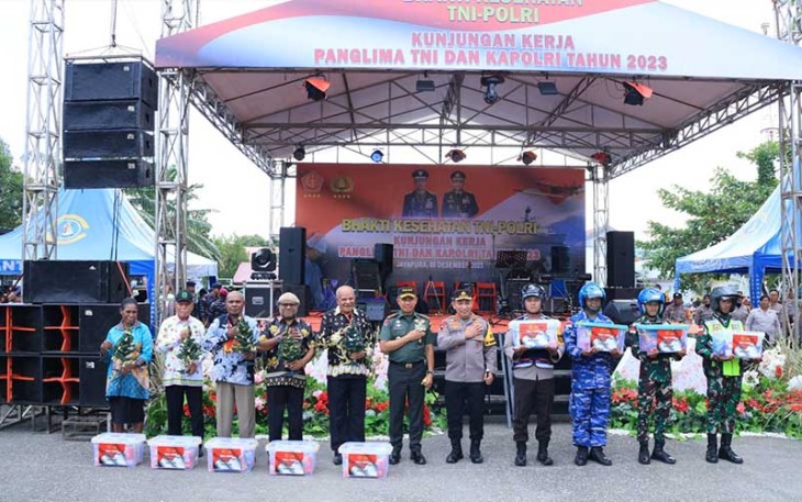 Panglima TNI dan Kapolri Gelar Kegiatan Bhakti Sosial dan Bhakti Kesehatan