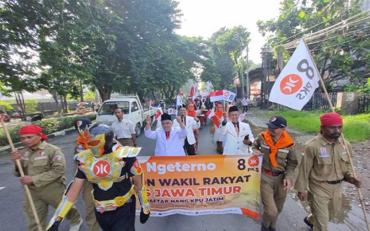Suasana pendaftaran calon anggota legeslatif (caleg) DPRD dari PKS Jatim di KPU, Jumat 13 Mei 2023
