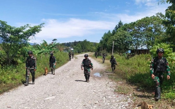 Satgas Yonif Raider 142/KJ saat Lakukan Patroli dan Sweeping Gabungan