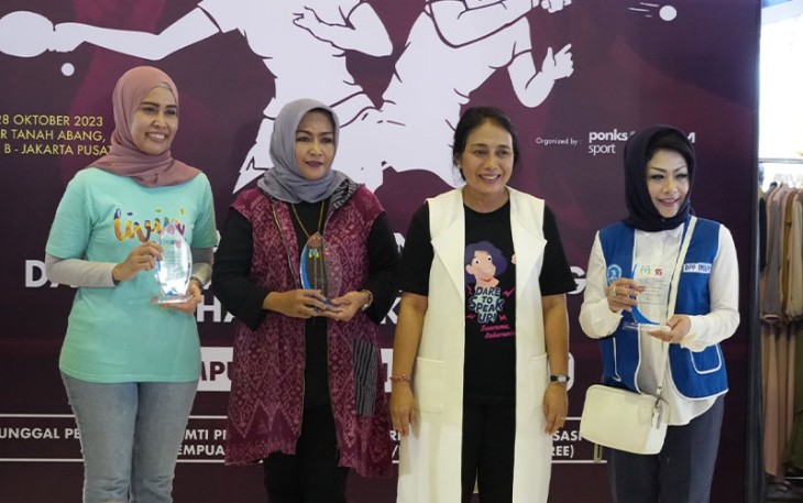 Ketua Harian Dharma Pertiwi saat Hadiri Pertandingan Tenis Meja Menyambut Hari Ibu Ke-95 Tahun 2023