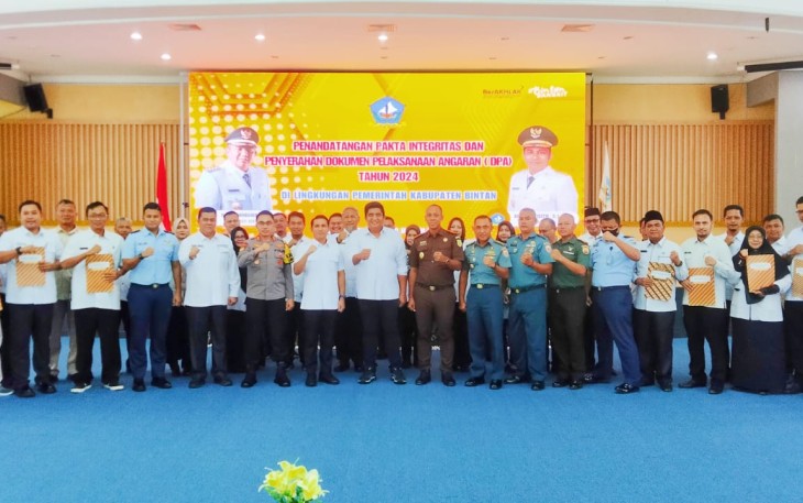 Bupati Bintan Serahkan Secara Simbolis DPA TA 2024 Kesetiap OPD 