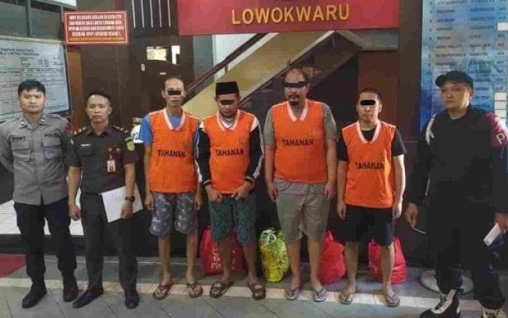 Terdakwa Mafia Tanah (kenakan baju tahanan) saat dilimpahkan ke PN Malang