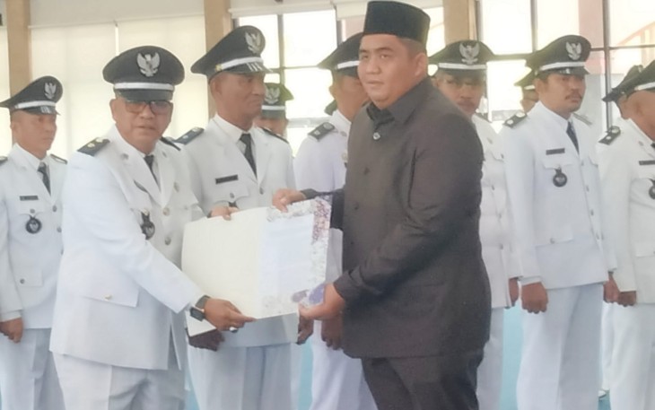 Bupati Roby Kukuhkan Perpanjangan Masa Jabatan Kepala Desa