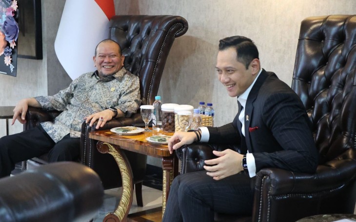 Ketua DPD RI AA LaNyalla Mahmud Mattalitti menjamu Menteri Agraria dan Tata Ruang (ATR)/Kepala Badan Pertanahan Nasional (BPN), Agus Harimurti Yudhoyono (AHY) yang hadir di kediaman Ketua DPD RI, Kawasan Kuningan, Jakarta Selatan, Senin (5/8/2024)