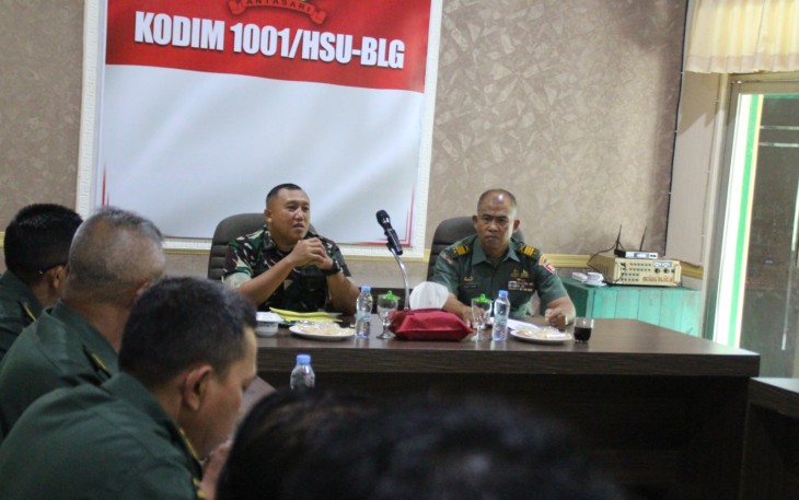 Dandim 1001/HSU-BLG saat Pimpin Rapat 