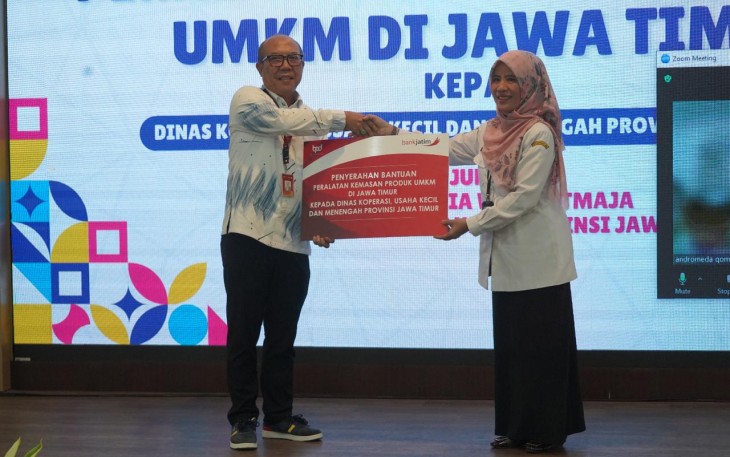 Bank Jatim Bagikan Peralatan Kemasan Produk