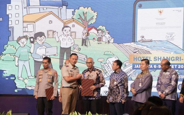 Jaksa Agung ST Burhanuddin Terima Penghargaan Kementerian ATR/BPN Atas Kontribusi dalam Pemberantasan Mafia Tanah. Penerimaan penghargaan diwakili oleh Jaksa Agung Muda Intelijen (JAM-Intelijen) Reda Manthovani.