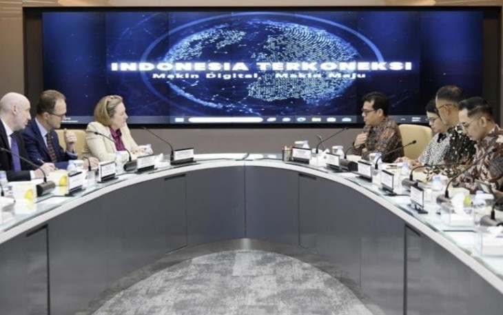 Wakil Menteri Komunikasi dan Informatika Nezar Patria saat bertemu dengan Menteri Negara Britania Raya untuk Indo-Pasifik Anne Marie Belinda Trevelyan di Kantor Kementerian Kominfo, Jakarta Pusat, Kamis (29/02/2024). 