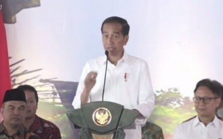 Presiden Joko Widodo saat Penyerahan Pesawat A-1344, Helikopter Fennec, dan Helikopter Panther Tahun 2024 di Pangkalan TNI AU Halim Perdanakusuma, Jakarta, pada Rabu (24/1/24).