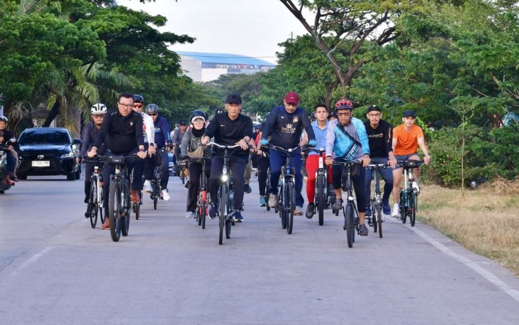 Pj Gubernur Sulsel Prof Zudan Arif Fakrulloh sepeda santai bersama Dubes RI untuk Portugal Rudy Alfonso, Jum'at, (24/5)
