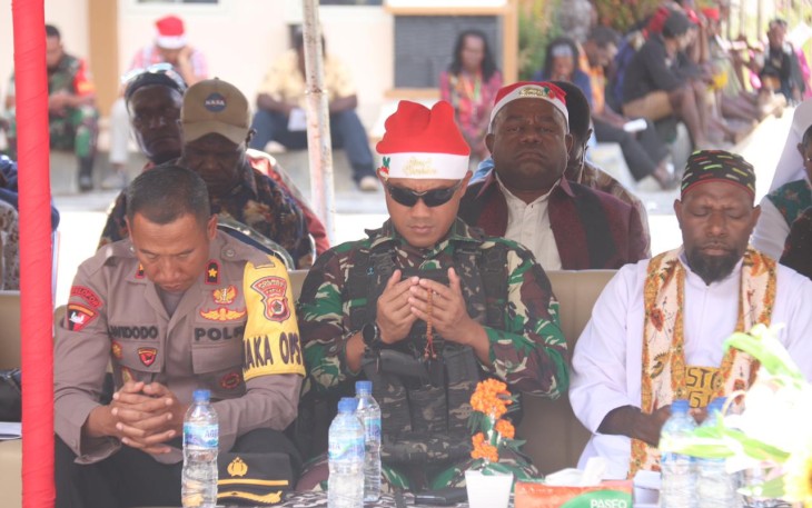 Dansatgas 330, Mayor Inf Dedy Pungky Irawanto, S.I P., M.I.Pol, di Kantor Bupati Intan Jaya, Papua Tengah, pada Sabtu (6/1/24).