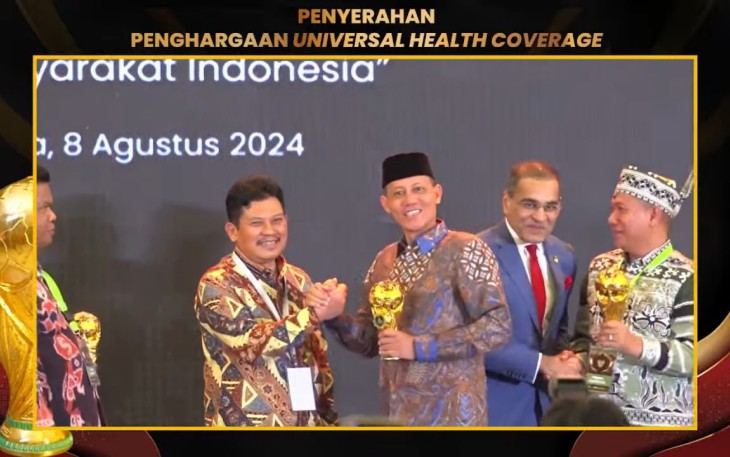 Bupati Sabar AS Raih Penghargaan UHC Tahun 2024